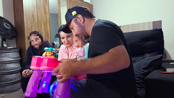 Henrique visita família de criança agredida em escola conveniada e cobra rigor na apuração dos fatos