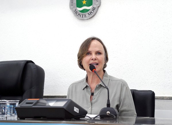 Ana Perugini garante 1 mil carteiras para escolas municipais de Monte Mor