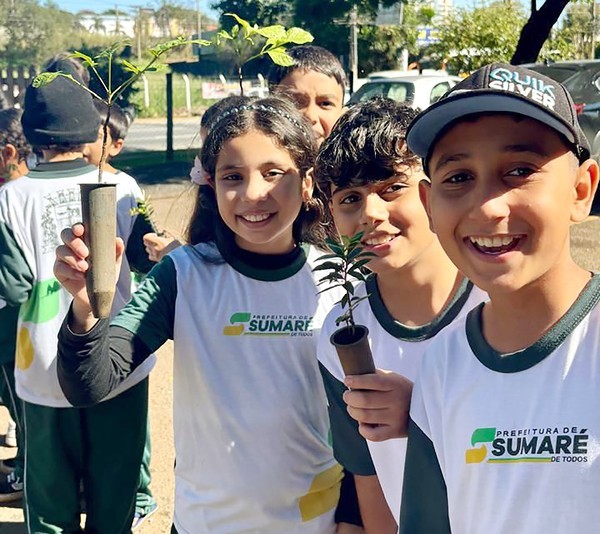 Alunos participam de atividade ambiental no Orquidário de Sumaré