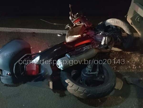 Motociclista morre após colidir na traseira de carreta na Anhanguera, em Americana