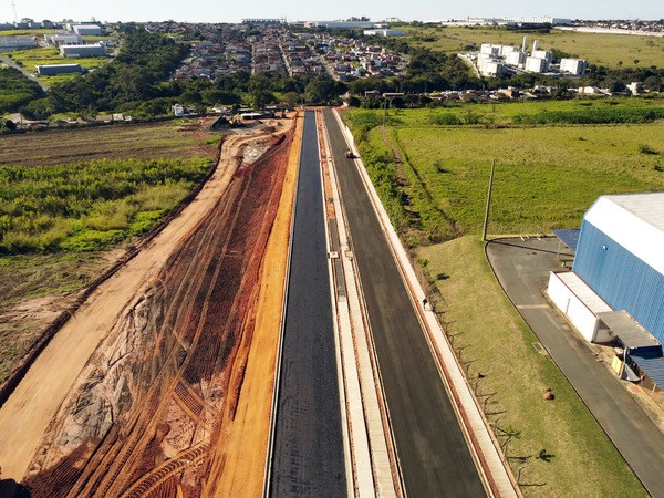 Hortolândia conclui asfalto em novo trecho da Avenida Panaíno