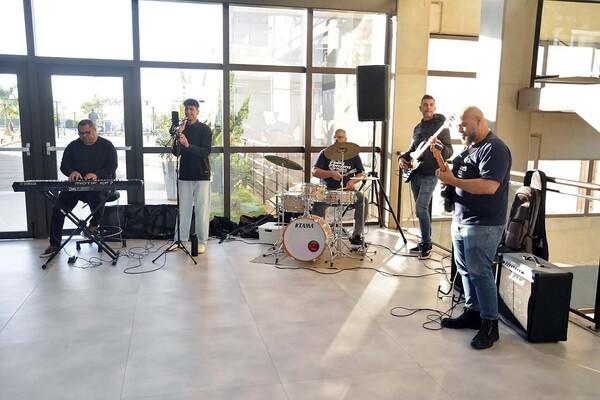 Projeto Notas de Abraço leva música a atendidos em serviço de acolhimento de Hortolândia