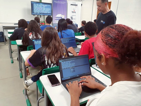 Projeto leva tecnologia e programação para mais estudantes de Nova Odessa