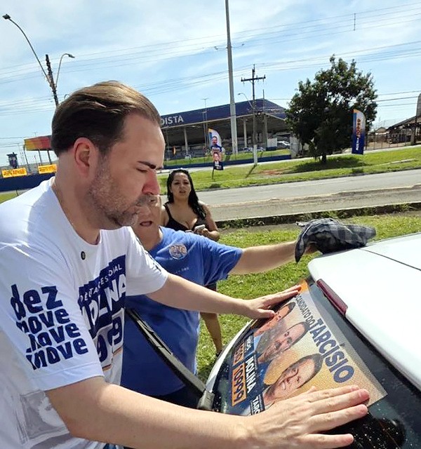 Adesivaço com mais de 300 carros abre campanha de Molina em Santa Bárbara