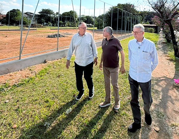 Chico vistoria obras do novo campo society do Mário Covas