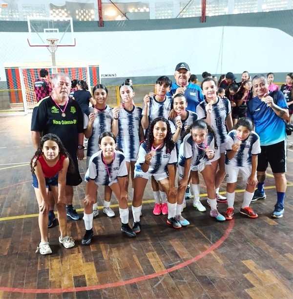 Time Sub-13 de Nova Odessa é campeão das Olimpíadas de Futsal Feminino, em Capivari